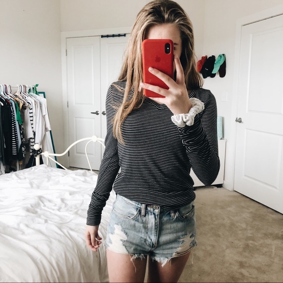 Hollister Crewneck top - Picture 2 of 2